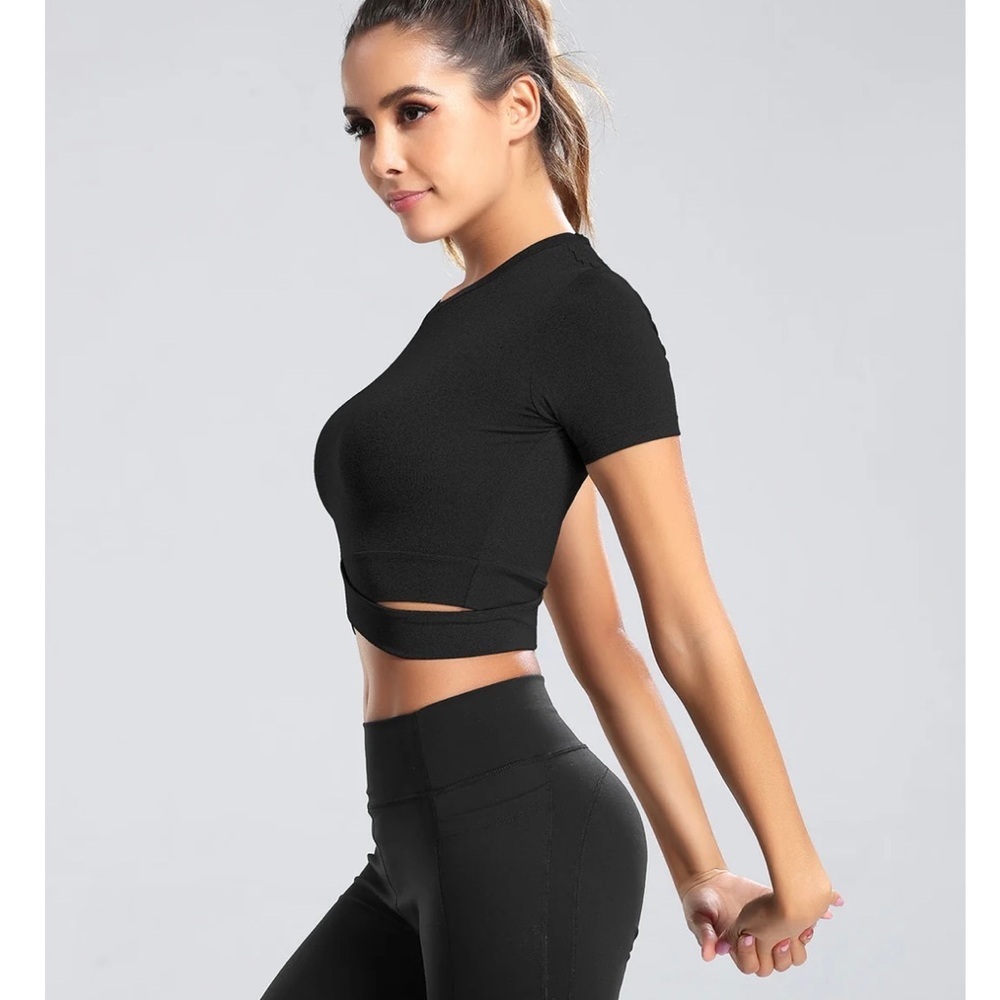 Infinite Performance Black Workout Cutout Crop Top - Picture 4 of 5
